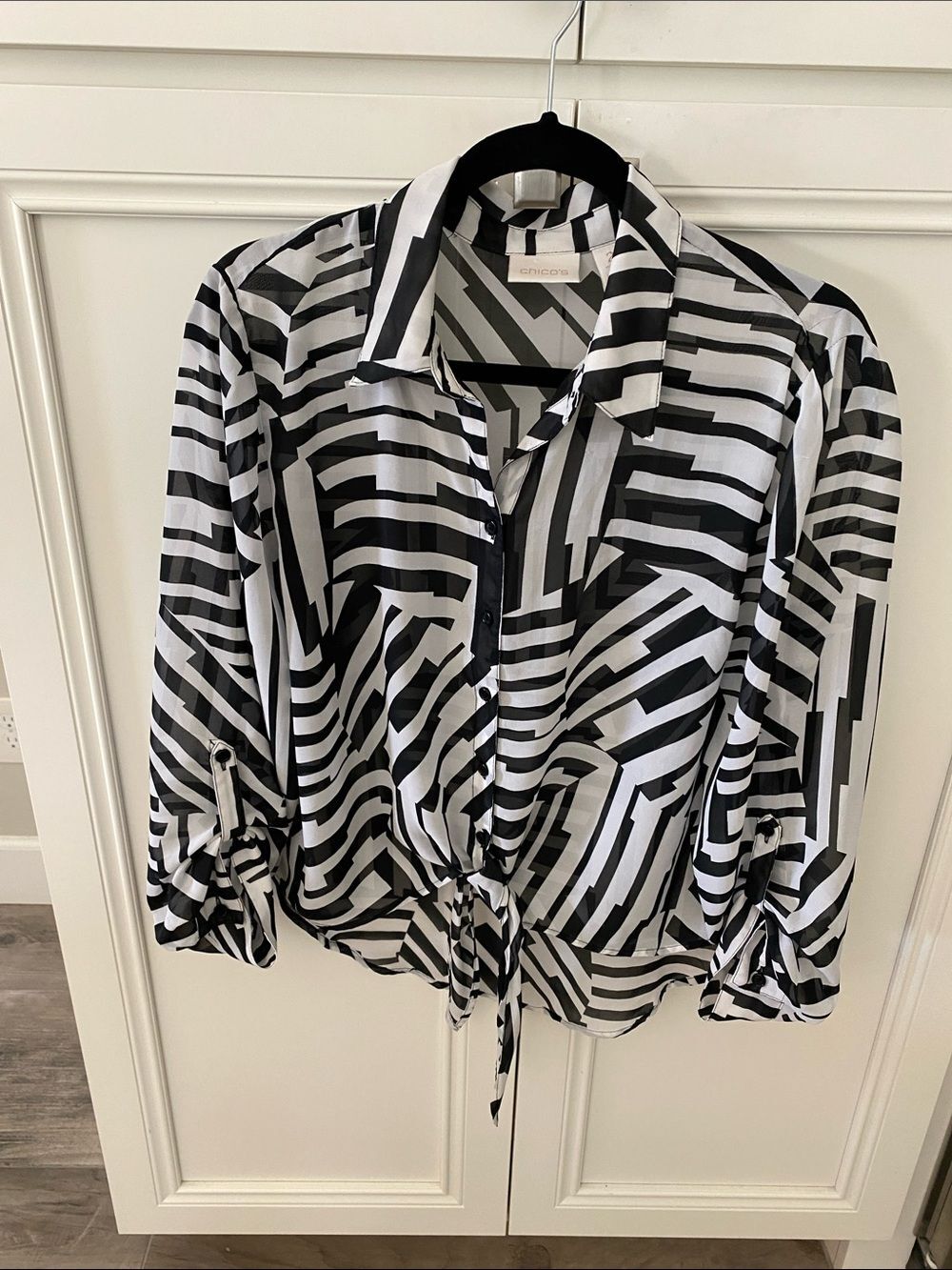 CHICO’S Women’s Top Blouse Shirt Black & White Tie Hem Chiffon Size M (2)